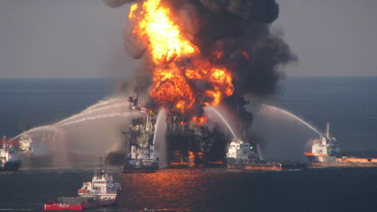 El derrame de la plataforma Deepwater Horizon, ocurrido hace 15 años, dejó secuelas ecológicas y humanas que aún persisten.