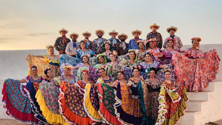 El Ballet Folclórico de Cultura Mazatlán.