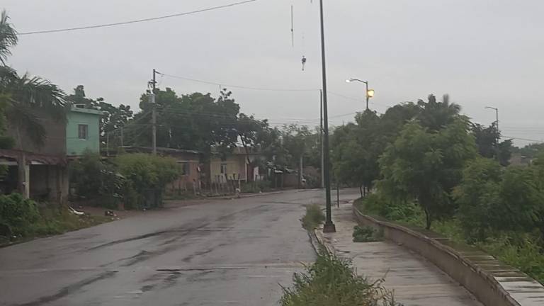 En la madrugada de este martes empezó a llover en Escuinapa.