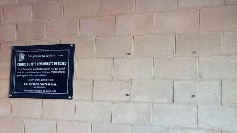 El logo Puro Sinaloa ya no está en las instalaciones deportivas del ISDE.