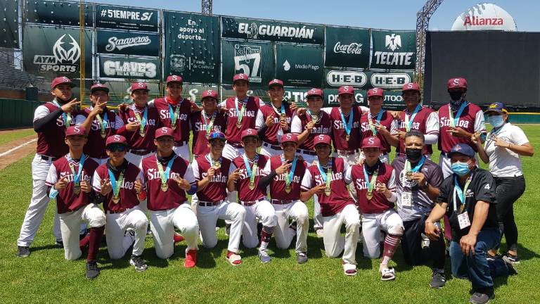 La escuadra sinaloense muestra su medalla de oro.