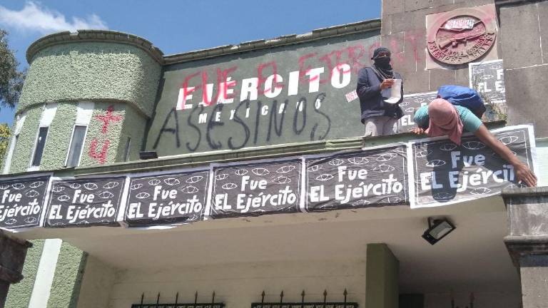 Protesta del 23 de septiembre en el Campo Militar número 1 de la Ciudad de México.