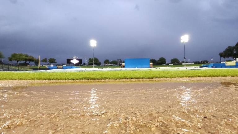 La lluvia de plano impidió el juego.
