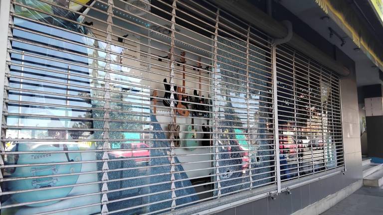 En el Centro de Culiacán fue asaltada una tienda de instrumentos musicales.