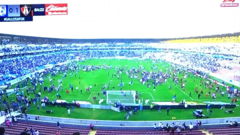 El caos se desató en La Corregidora tras una serie de broncas entre aficionados del Querétaro y el Atlas.