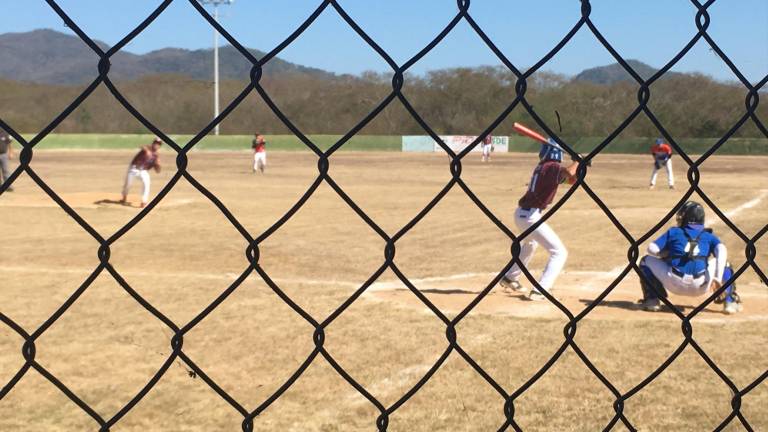 El estadio Elpidio Osuna albergó el Juego de Estrellas entre los nuevos talentos del beisbol de Mazatlán y su zona rural.