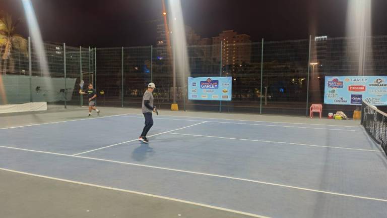 Intensos fueron los partidos de dobles.