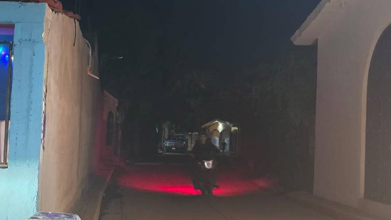 Un callejón de Rosario se encuentra sin luminaria y aumenta el riesgo de delitos.