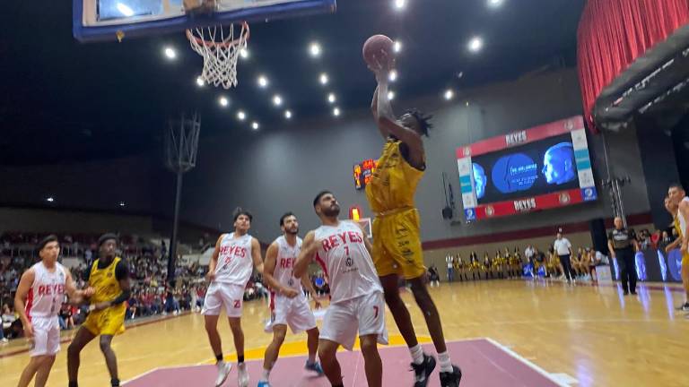 Piratas Basketball se hundió en el último cuarto.