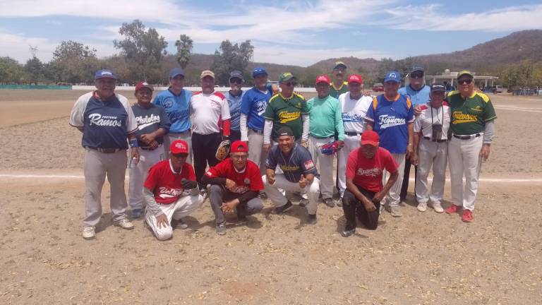 Buen triunfo se agenció a Familia Guevara, en acciones de la Liga Súper Z. del Chololos.