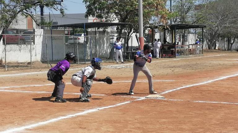 Listas se encuentran las semifinales de la Liga de Beisbol 40 años y más, en el Club Deportivo Muralla.