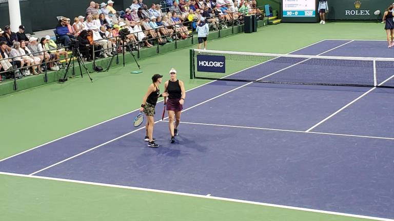 Giuliana Olmos y Gabriela Dabrowski debutan en la justa con triunfo.