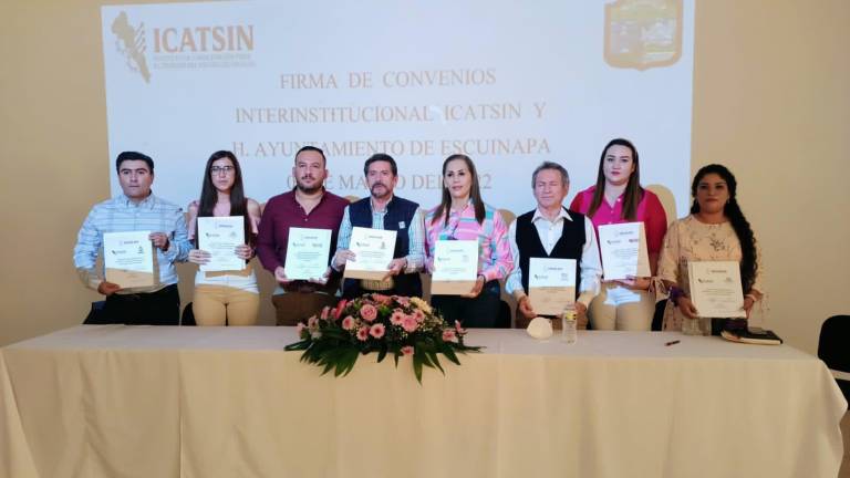Autoridades municipales y del Instituto de Capacitación para el Trabajo del Estado de Sinaloa.
