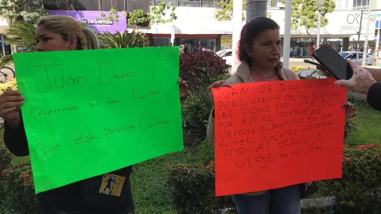 Vecinos de la invasión Las Lichis realizaron una manifestación en las afueras del Palacio Municipal