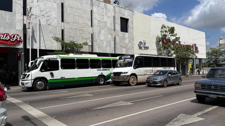 En Culiacán, el Sindicato de Trabajadores de Servicio al Público del Transporte Urbano ha señalado que no se respetan los derechos laborales de los choferes.