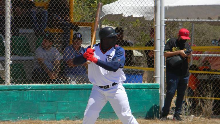 Ronier Mustelier al bat.