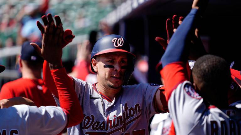 Joey Meneses llegó a 11 jonrones en la temporada para los Nacionales de Washington.