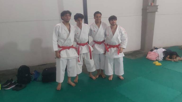 Sinaloa se corona en kata por equipos varonil.
