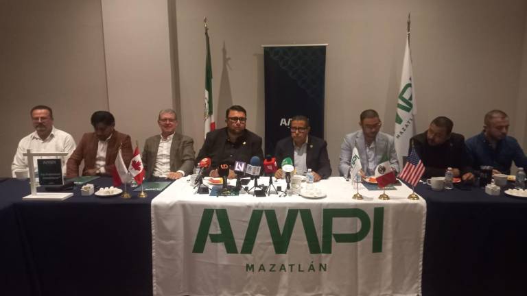 Oviedo Ramírez encabezó un panel de expertos sobre el futuro de las inversiones en Mazatlán.