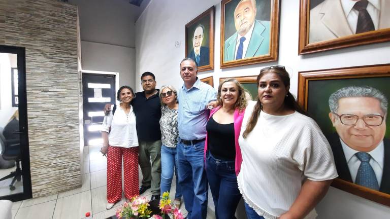 Los maestros denunciaron que les quitaron el sueldo a cuatro de ellos sin razón aparente.