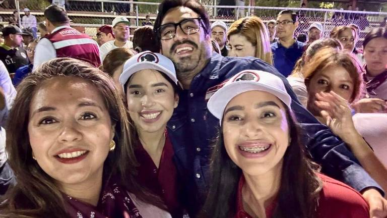 Las diputadas publicaron en sus redes sociales fotos en la campaña del candidato a alcalde.