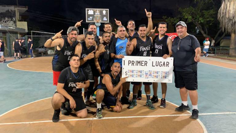 El equipo de Pinsa presume su primer lugar en la Liga Empresarial de baloncesto.