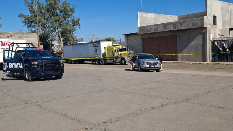 Un vehículo baleado fue localizado en la colonia 21 de marzo, en Culiacán.
