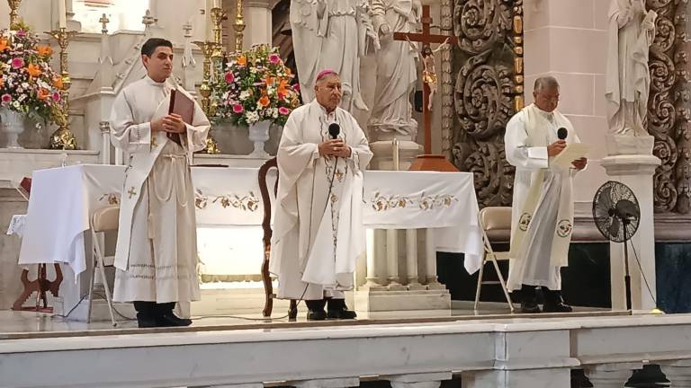 El Obispo Mario Espinosa pidió ser solidarios con los desplazados y atención urgente a la inseguridad en el sur del estado.