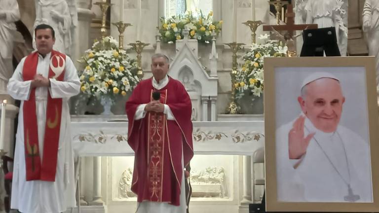 El Obispo de la Diócesis de Mazatlán, Mario Espinosa Contreras, llama a orar por el descanso del Papa Francisco.