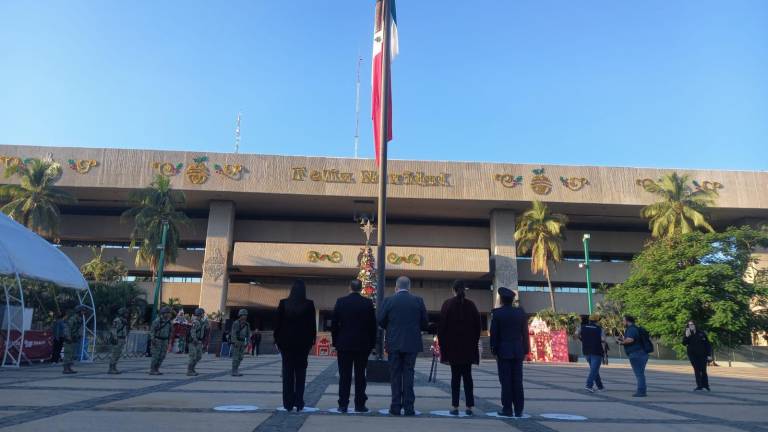Para conmemorar la fecha, se izó la bandera de México a media asta en Palacio de Gobierno.