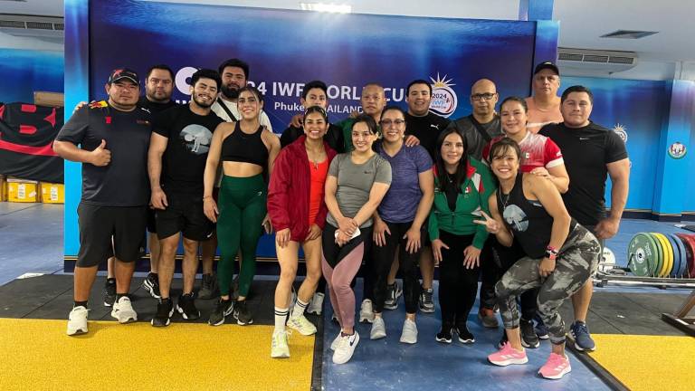 Seleccionados nacionales de halterofilia.