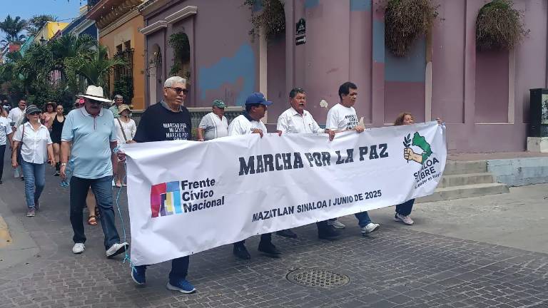 Marcha por la Paz organizada en el Centro de Mazatlán.