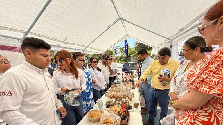 Durante el Mercado Azul participaron expositoras, productoras y comerciantes del sector pesquero y acuícola.