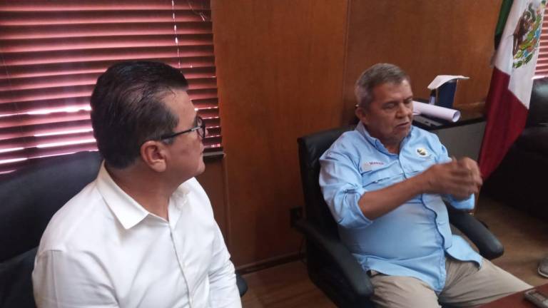 El Alcalde Édgar González y el director de Asipona, Mariel Aquileo Ancona, trataron en conferencia de prensa el tema del Cerro del Crestón.