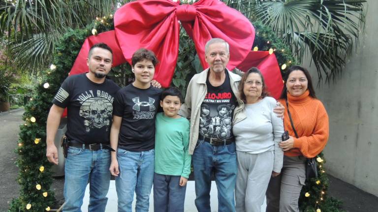 Jorge, Alan y Jorge Meléndez, Jorge Zazueta, Chuyita Fuentes y Karina Zazueta.