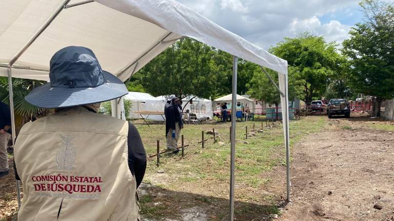 La estrategia contempla la recuperación, análisis y eventual restitución de restos humanos inhumados en calidad de desconocidos, garantizando un proceso técnico y científico.
