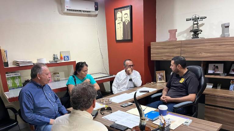Personal del INAH informa al Gobierno de Rosario los plazas en los que se entregarán las obras pendientes.