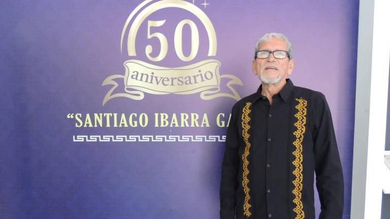 Santiago Ibarra recibe un homenaje por sus 50 años de trayectoria en la danza.