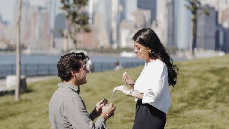 La pareja durante el compromiso.
