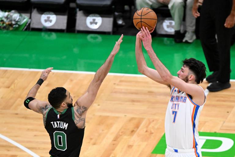 Thunder derrota a Celtics en emocionante duelo de candidatos a las Finales de la NBA