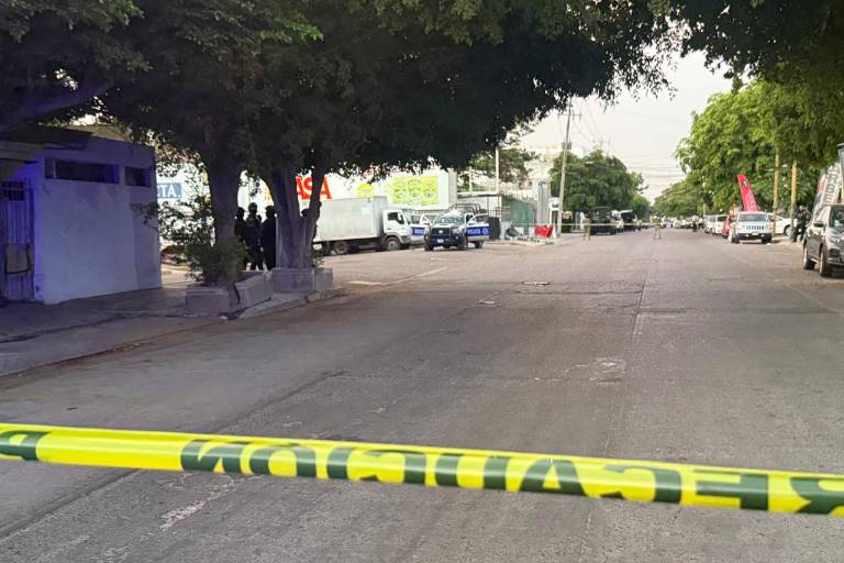 Reportan delicado a policía herido en Culiacán; SSPYTM lamenta muerte de dos elementos tras ataque