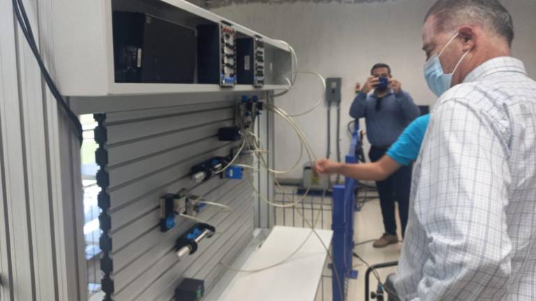 El Gobernador Quirino Ordaz Coppel visitó las instalaciones de la Universidad Tecnológica de Escuinapa.