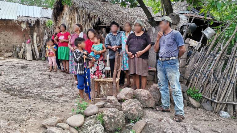 En Charco Hondo, una localidad ubicada en la sierra Madre Occidental perteneciente a El Rosario, habitan indígenas tepehuanes.