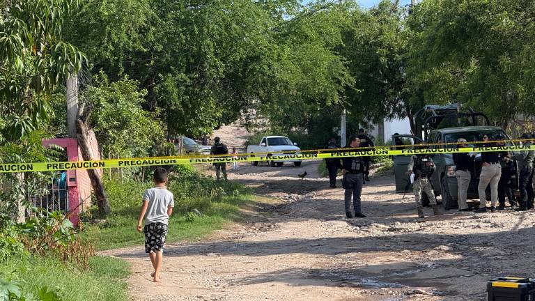 Autoridades acordonaron la zona del ataque armado este domingo en la colonia Las Coloradas.