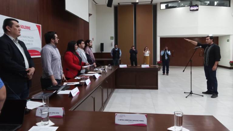 Emmanuel Espinoza Salcido rinde protesta como nuevo integrante del Comité de Participación Ciudadana del Sistema Anticorrupción.
