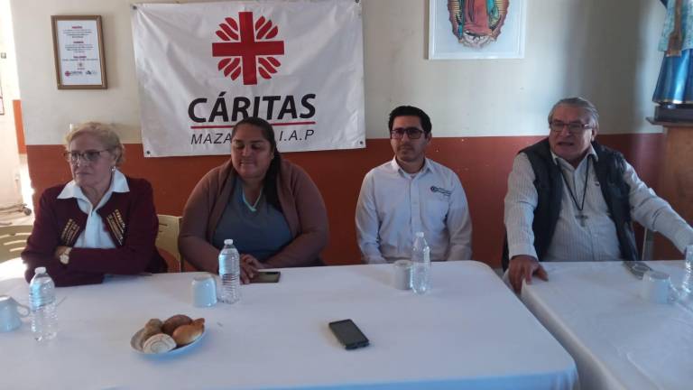 Conferencia de prensa de Cáritas Mazatlán y Clínica Oftavisión sobre campaña de retinopatía y cataratas.