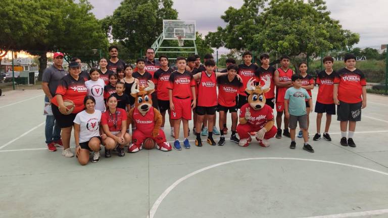 Academia Venados Patasalada celebra graduación de su novena generación en campamento de verano.