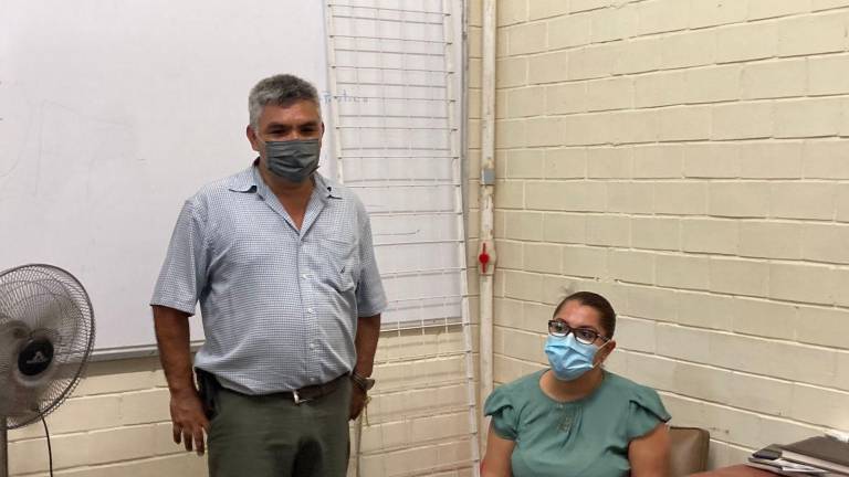 El doctor Epifanio Castañeda da los pormenores del evento.