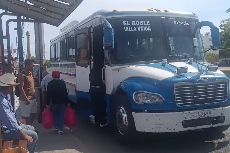 Pese a reporte de balaceras, ‘ranchobuses’ siguen en circulación y abordando pasajeros con normalidad