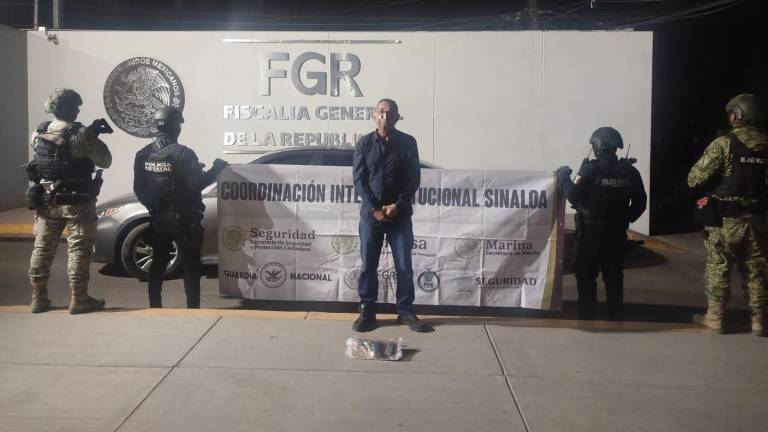 Un hombre fue detenido en Culiacán tras ser sorprendido conduciendo a exceso de velocidad y traía consigo un arma.